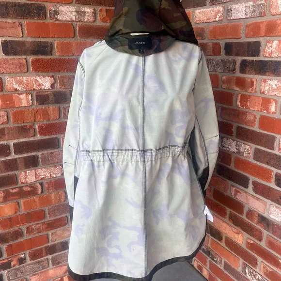 J. Crew Camouflage Rain Jacket with Gold Zipper and Snaps Size Small - Picture 11 of 16